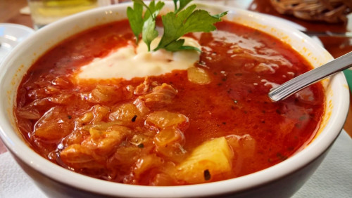 Chorizo leves káposztával és paradicsommal